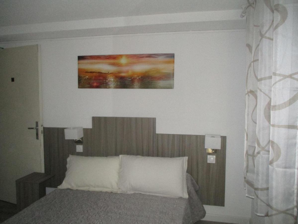 Hotel Du Commerce Pont-Saint-Esprit Εξωτερικό φωτογραφία