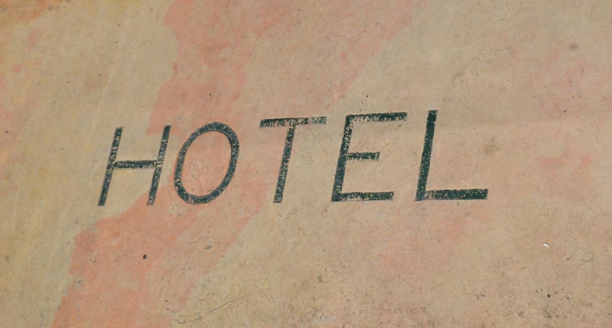 Hotel Du Commerce Pont-Saint-Esprit Εξωτερικό φωτογραφία